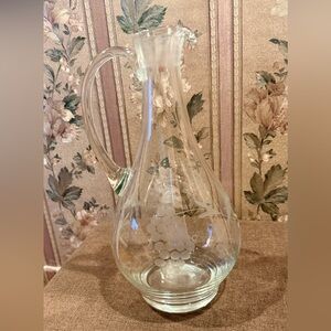 Elegant Clear Glass Decanter with Grape Design